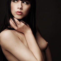 色っぽい美女がニップルピアスで男を誘惑してる画像の破壊力高すぎｗｗｗｗ[26枚]