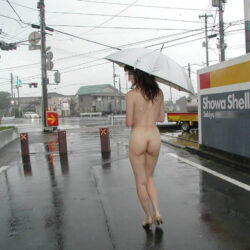 美女が路上で露出してる画像でオナろうぜ！[42枚]