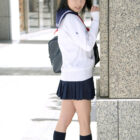 エロいカラダしたお姉さんがミニスカでエッチな太ももを見せつけてる画像のエロさは最強[23枚]