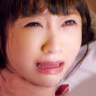 【画像＋動画】 初心な女子校生の身体を好き放題に弄ぶ！首絞めに耳舐めしながらまだまだ男慣れしてないおま●こを玩具でねちっこく責め、イったばかりの身体に尻叩きでマゾの快楽を教え込む！最後は自分で電マ押し当てさせ、羞恥の首締めギリギリ窒息恍惚絶頂！ 裕木まゆ